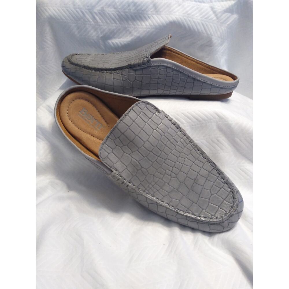 Born Women's slip on shoe